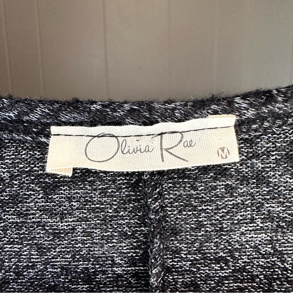 Olivia Rae Long Sleeve Top With Ruffle Detail Size Medium - Picture 2 of 5